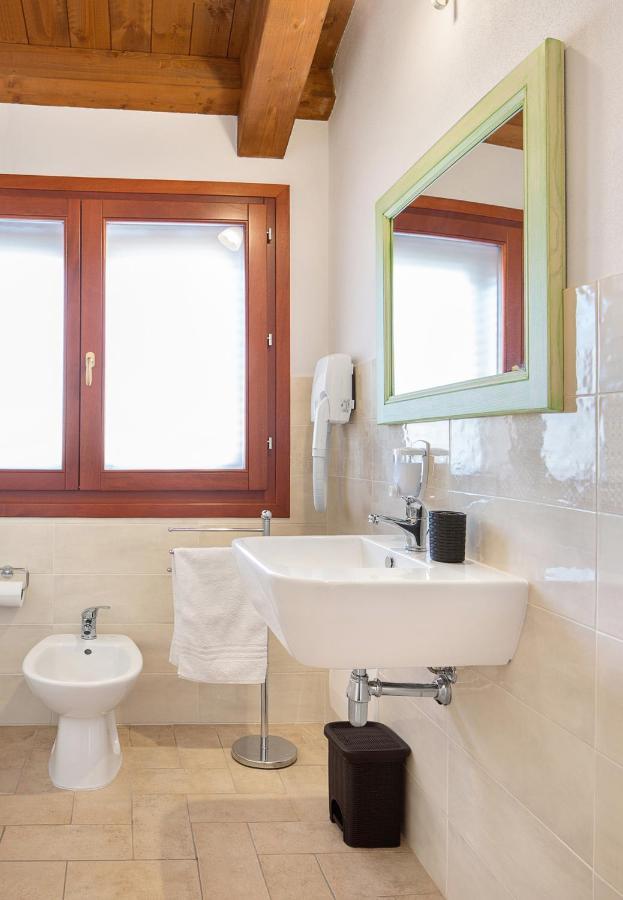 Edomat Bed & Breakfast Monserrato Bagian luar foto